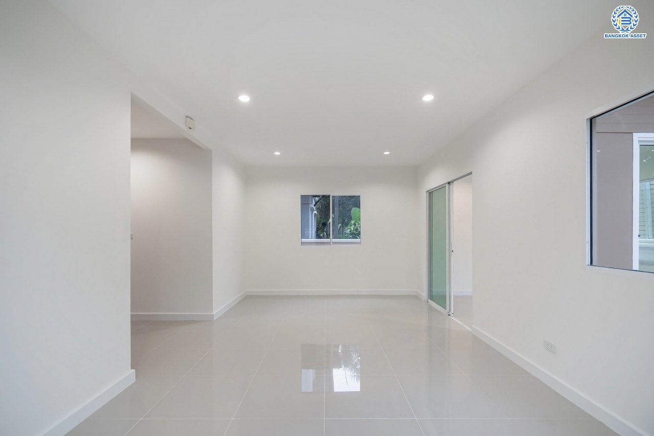 บ้านมือสองตกแต่งใหม่ โครงการ พฤกษาวิลเลจ30 เดอะซีซั่น แจ้งวัฒนะ-ราชพฤกษ์ ทำเลย่านปทุมธานี เนื้อที่ 50.7 ตร.ว. ฟังก์ชัน 3 ห้องนอน 2 ห้องน้ำ 1 ห้องอเนกประสงค์ จอดรถได้ 1 คัน เดินทางสะดวกสบายเข้า-ออกได้หลายเส้นทาง ใกล้เมืองทองธานี และจุดขึ้นทางด่วน "แจ้งวัฒนะ"